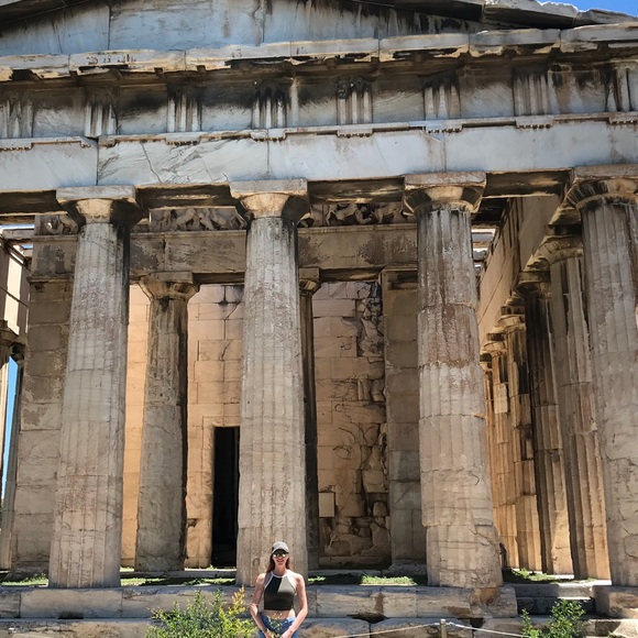 Meet your Posher, Nicole - Picture 3 of 7